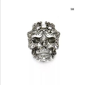 Men’s jewelry skull ring size 11 new in package biker